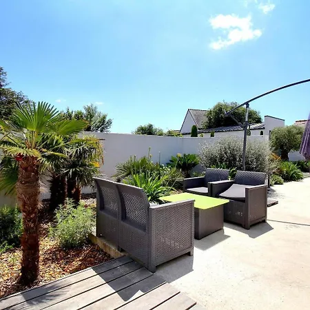Ferienhaus La Maison Bleue By Domaine De Colomban - Plages Et Commerces A Pieds